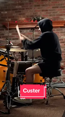 Want to learn drums? Try Drumeo for 30-days FREE! 🥁 Whether you have NEVER played drums before, or you have been playing for 10+ years, there are hundreds of lessons from industry professionals ready to help you advance to the next level in your drumming journey. From Travis Barker’s complicated compositions, to Zack’s GROOVIEST chops, Drumeo offers endless opportunities for you to enhance your skills to become a well-rounded, experienced drummer in all genres, and styles. Check it out and try Drumeo for the first 30-days FREE! Link in my bio! —————— When I heard Jay Weinberg was let go from Slipknot, I was honestly pretty surprised. To honour the legacy he has left behind, I wanted to cover one of the most energetic songs Jay has performed on, “Custer.” It’s such a crazy situation, and I hope to see him performing again in the future with another legendary artist. Thank you for everything you’ve done for Slipknot, Jay! What’s your favourite Slipknot song that Jay has performed on? #fypシ #drums #metal #drummer #musiciansoftiktok #musician #producer #foryou #slipknot #metalfamily #