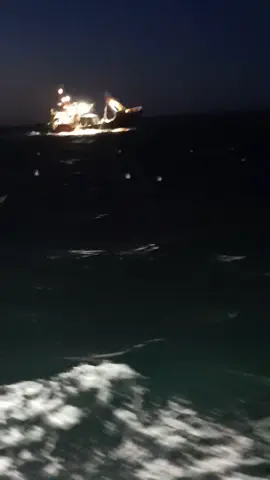 #merluza #buque #mar #pesca #noches #navegacion 