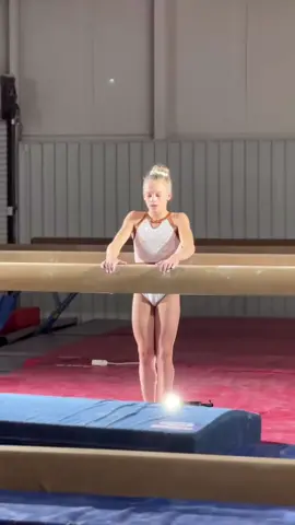 😱🤯🤸‍♀️ ig: insidegym #younggymnast #gymnasticsbeam #gymnastics #foryou 