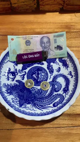 Lạy hoàng .hoàng ban tài tiếp lộc cho bách gia trăm họ . Cho chúng con đồng ngân đồng xuyến trang trải trong những tháng cuối năm ạ🙏🙏🙏