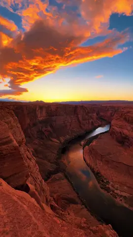 Beautiful December sunset over Horseshoe Bend in Page, AZ #Horseshoebend #Arizona #Sunset #Page #discovery #travel #wander #Grandcanyon #Sunsetlover