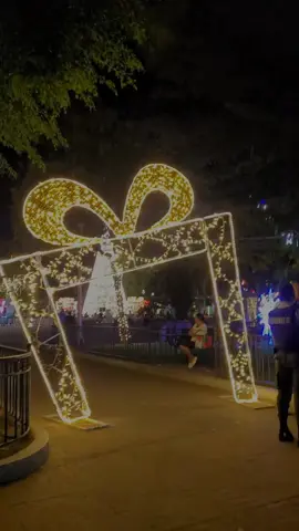 ¡Así lucen los principales parques de Santa Tecla en temporada navideña! 🎅🏻🇸🇻🎅🏻 #viral #elsalvador #turismo #elsalvadortravel #navidad2023 #merrychristmas #sivar503 #turismo 