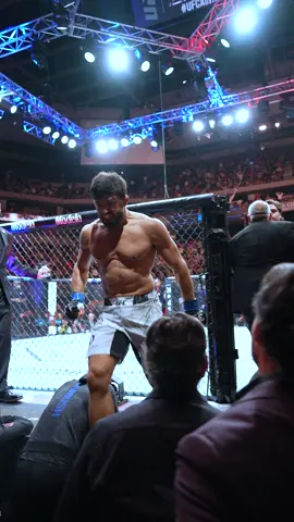 Vitória por nocaute e comemoração emocionada de #ArmanTsarukyan na luta principal do #UFCAustin!