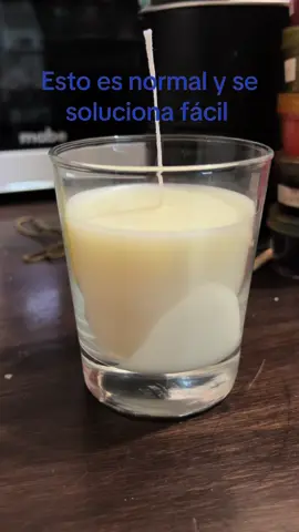 Este es un problema normal por choque térmico. Aqui tienes las solución. #bergmont_candles_melts #velas #vela #velasaromaticas #velasdecorativas #velaspersonalizadas #velasartesanales #velasdesoya #velasdenavidad #candlelover #candle #candles #velasnaturales #viral #sigueme #fyp #cdmx #parati #foryiu 