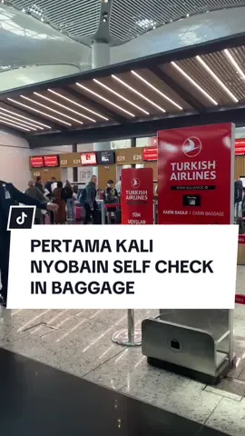 Pertama kali nyobain SELF CHECK IN BAGGAGE jujur ini tuh benerbener saving time banget jadi kita gakperlu antri panjang dan ribet. Amaze banget sama perkembangan teknologi. #istanbul🇹🇷 #turkishairlines #istanbulairport #selfchekinbaggage 