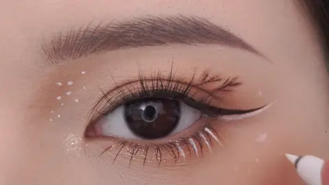 Christmas deer eye makeup is here, simple and easy to learn🦌#fyp #makeup #ey #christmas #amzm #tiktok 