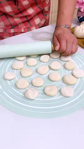 Cây lăn bột làm bánh kèm miếng lót silicon. #caylanbot #caylanbotlambanh #caycanbot #caycanbotbanh #caylanbot #xuhuong #xuhuongtiktok #xuhuong2023 #xuhuong2022 #xuhuongtiktok2023 #xuhuongtiktokk #xuhuong2023🥰 #xuhuong #giadung #giadungtienich #giadungthongminh #giadungtienloi #giadungviet #giadungtrend #giadungnhabep #giadungnhungkieu #giadungonline10 #giadung 