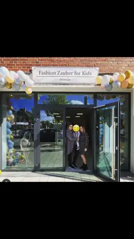 Und dann war es soweit! Mein Traum ist wahr geworden!!!🤩❤️✨️ Dank so vielen lieben und hilfsbereiten Menschen,meiner Familie  und vorallem riesen großes DANKE an meinen Freund ❤️ ohne ihn wäre das alles nicht möglich und würde nur ein Traum bleiben!Ich bin so dankbar für ihn und für die ganze Hilfe von allen Seiten! 🥰 Am 30.04.2022 haben wir zum ersten Mal die Türe  von Fashion Zauber for Kids Boutique für euch Geöffnet!🥳  Und unsere ersten Kunden bedient!  Das war so ein toller Tag! 😊 Kurz vor unserem 1 Geburtstag, haben wir beschlossen uns etwas zu vergrößern und eine Festliche Ecke für euch einzurichten! Mit vielen tollen festlichen Kleidern, Anzügen und Accessoires für eure Kinder! 👶🏻🧒🏻👧🏻❤️ Wir freuen uns  viele weitere Geburtstage mit Euch zusammen zu feiern und freuen uns auf Euer Besuch in unserer Boutique!  Unsere Cinderella Geschichte hat etwas länger gedauert aber es ist wahr geworden ✨️Von Ruine zu Fashion Zauber for Kids Boutique! ✨️ #fashionzauberforkids#cinderellastory#allforkids❤️#träumewerdenwahr#freunde#lieblingsmensch#dankbar#neueröffnung#erstergeburtstag#kinderboutique#festlichekleider#Accessoires#alltagsmode#fashion#lassdichverzaubern✨#followus#instagram#sögel#facebook#freuenunsaufeuch❤️❤️ 