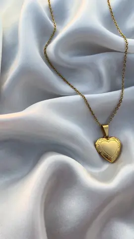 قلادة الذكريات 🤍✨ #صور #هدايا #قلادة_صور #ريمي #اكسبلور #fyp 