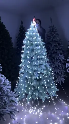 Неймовірно красива ТОПова гірлянда🤩 💫 «Кінський хвіст» (пучок, роса) Знов у наявності 😍😍😍 На ялиночці в білому кольорі ✨ Розмір: 🔸2.5м - 20 смужок  з режимами мерехтіння  та довгим проводом до розетки Колір: ✨Теплий ✨Білий✨Синій✨Мульти  💫850 грн Можна пускати смужками або серпантинчиком поміж  гілочки🎄 Працює від мережі🔌 Також є гірлянди інших розмірів: 🔸Кінський хвіст 2 м 2м/10смужок  (Сині, білі, теплі, кольорові) З режимами мерехтіння Від USB + можна підключати до блочка розетки 🔌 💫350 грн 🔸Кінський хвіст 3 м 3м/10смужок  (Білий) Без режимів мерехтіння  Від розетки 🔌 💫450 грн ................................................ За детальною інформацією⤵️ 📩Дірект 📩Viber 066 44 12 033 ................................................ Відправлення по Україні🌎⤵️ 🚚 Нова пошта 🛍 самовивіз м.Калуш  #кінськийхвіст #гірлянданаялинку #гірляндакінськийхвіст #гірляндапучок #гирляндаель #гірляндароса #гірляндаросаукраїна #гірляндаросапучок #світлонаялинку