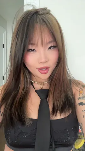 should i dye my hair black or go blonder