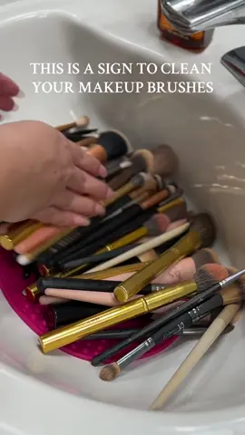Does anyone else dread washing their makwup brushes??? Lol #cleanbrushes #cleanmakeupbrushes #cleanmakeup #asmr #asmrcleaning #asmrmakeup 
