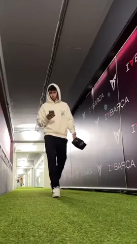 @fcbarcelona the barça boys are ready when they arrive like this 👀 #football #fashion #footballfashion #drip #footballdrip #match #barcellona 