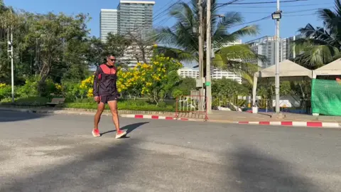 ท่าที่ใช้ กระตุ้น กล้ามเนื้อและ กระตุ้นหัวใจก่อนลงคอร์ดหรือแข่งขัน และ ทำกับรองเท้าที่มีการเสริมการดีเด่นที่ดีจะช่วยเพิ่มประสิทธิภาพการทำงานของกล้ามเนื้อและร่างกายได้อย่างดี ADIZERO PRIME X 2 STRUNG  #ADIZERO #adidasrunning #adidasThailand #Coachdeaw #โค้ชเดี่ยว