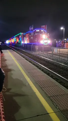 The Canadian Pacific Christmas Train! 🚂 #christmas #canadian #christmastrain #happyholidays 