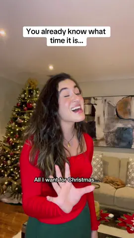 It’s tiiiiiime🎄 @Mariah Carey #mariahcarey #alliwantforchristmasisyou #christmas #happyholidays 