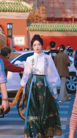 Mã diện trên đường phố Bắc Kinh #fashiontiktok #mãdiện #mãdiệndạophố #hánphục #hánphụccổtrang #thờitrangnữ 