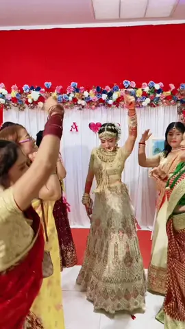 Happy brides are the prettiest brides!!👩‍❤️‍💋‍👩👩‍❤️‍💋‍👩👩‍❤️‍💋‍👩#bridaldance😍😍😍 #lovely #dance #happy #thankyouforthelove♥️ 
