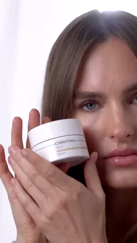 ⭐ SILK - cura della pelle istantanea! I prodotti della linea Silk di Christina sono ciò di cui hai bisogno per ripristinare rapidamente la tua pelle. 🤍 Riduzione visibile delle rughe 🤍 Tonificazione della pelle 🤍 Miglioramento della microcircolazione 🤍 Nutrimento e idratazione della pelle 🥰 Risultato: il tuo collagene naturale si rafforza e il tuo viso  splende. 💫 Segui il link in bio per scoprire in dettaglio la linea Silk. 🔥 Silk è adatto a tutti i tipi di pelle, specialmente a quella sensibile e “stanca”. #skincare #beauty #makeup #bellezza #cosmetics #fashion #skin #beautiful #instagood #Love #skincareroutine #instabeauty #photography #picoftheday #beautyroutine #beautycare #beautyblogger  #naturalbeauty #milan #pelle #estetica #relax #instalike #curadellapelle #photooftheday #beautytips #kosmetik #facials