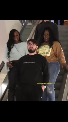 FARTING ON THE ESCALATOR 💩😂 #funny #fart #fyp #fypシ゚viral #fypage #pranks #funnyvideos #prank #foryoupage #lol #viral #viralvideos #fypシ #funnypranks