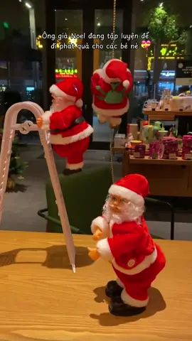 Không khí giáng sinh đang đến rất gần rồi đó 🎅 #giangsinh #noel #dance #funny #haihuoc #vuinhon #fyp #foryou #xuhuong