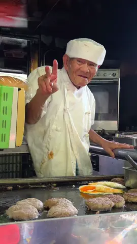 日本が誇る老舗の名店まとめ👵👴 3店舗とも昔からほとんど値上げせず今の時代珍しいくらいの超お手頃な価格で料理を提供してる！ ㅤㅤㅤㅤㅤㅤㅤㅤㅤㅤㅤㅤㅤ お店の人達もすごく優しいから気になるお店があったらぜひ一度は食べに行ってみてほしい🍮🍔 ㅤㅤㅤㅤㅤㅤㅤㅤㅤㅤㅤㅤㅤ ①【やおきパン】 エクレア 60円 シュークリーム 50円 ②【ヘッケルン】 コーヒープリンセット 700円 ㅤㅤㅤㅤㅤㅤㅤㅤㅤㅤㅤㅤㅤ ③【今屋のハンバーガー】 エッグバーガーチーズ 450円 ミックスエッグ 450円 フランクチーズエッグ 500円 #東京グルメ #東京カフェ #福岡グルメ #福岡カフェ #tokyo #fukuoka #japan #japanesefood 