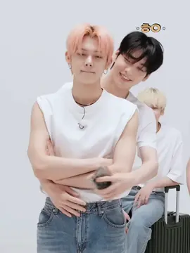 WHATS GOING ON😭 soobins right hand?!?!?! holding yeonjuns waist?!?!?!😭😭 #yeonbin #txt #yeonjun #soobin #fypシ #kpopfyp #tomorrow_x_together #soobjun #xyzbca #txttodoep120 #투바투 