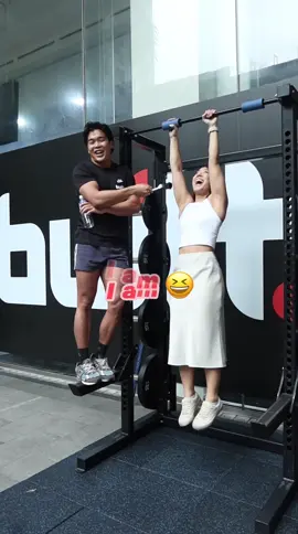 we’re all still trying to figure out if she’s single #builtfam #hangchallenge #hangtimefun #personaltraining  #samuelkwan  #samuelkwanchallenge  #publicchallenge 