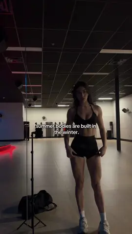 get to work girl.💪🏽 #gym #gymmotivation #fitnessmotivation #gymgirl 