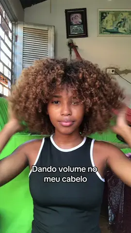 Dando volume no meu cabelo como a  @Duda🌻 #cachosvolumosos #cachos #cacheada 