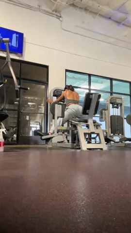 #hipabductor #hipabductormachine #hipabductors #hipabductorstrength #bootyworkou #makeyourownmagic #workout #Fitness #fitnessmotivation #mind&body CHINGONA YOGA