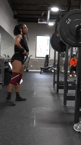 A quick training session because I was short on time and had to get the most out of my lift. Enjoy  #lowerbodyworkout #squat #Fitness #atlanta 