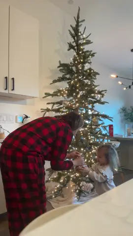Putting up this uears christmas tree with my little helper #christmas #christmasdecor #kids 