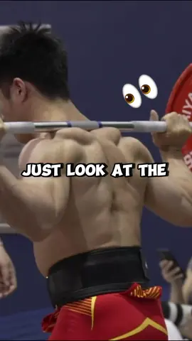 He has a muscular & strong back! #weightlifting #powerlifting #bodybuilding #backday #muscle #squat #exercise 