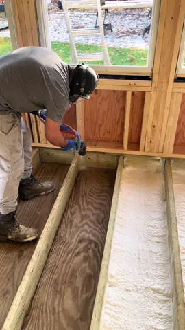 #flypシ #insulation #sprayfoam #foamvideos #closedcellfoam #sprayfoamvideos #usa🇺🇸 #contruction #satisfyingvideo #viraltiktok 