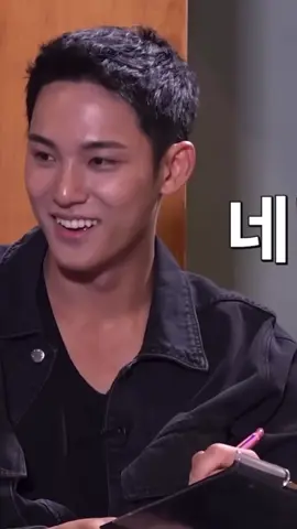 Mingyu is left handed just like me. 😩😩 #mingyu #seventeen #svt #carat #kimmingyu #caratland #caratdeul #fypシ 