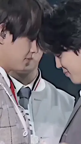 jimin ja salting di tatap tae kek gtu, gmn klo gw auto kejang