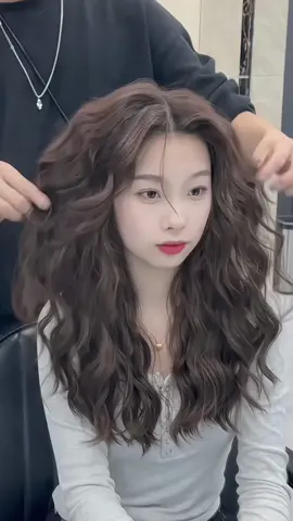 Làm tóc đón tết thôi nào chị em🥰🥰 xoăn lơi thượng hải😋#trakytanphu #xuhuong #uônsonglơi #xoănthượnghải #xoănlười #viral 