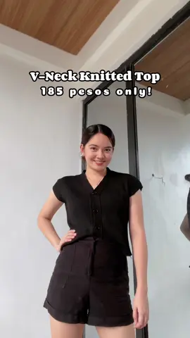 ang lakas makasosyal! perfect for your OOTD💖💖 #knitted #vneck #koreanknittedtop #fyp #foryou #tiktokfinds #budolfinds #payday #shortsleevetop 