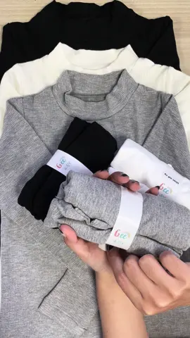 Áo giữ nhiệt len tăm Sợi Sồi, cổ cao 3cm. Lớp trong cào lông mỏng mịn. Màu sắc đa dạng, đủ size tà 6-65kg. Hàng sản xuất Việt Nam.  #gee #quanaovaisoisoi #quanaovaisoitre #quanao #quanaotreem #begai #betrai #aogiunhiet #aogiunhietsoisoi 