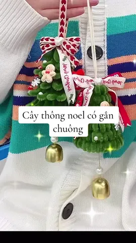 Gợi í thêm một mẫu cây thông có gắn chuông nè làm móc khoá hay treo lên đều xinh iu lun🤗🤗🤗#handmadegifts #DIY #gocsangtao #hoakemnhung #noel #christmas #giangsinh #caythongnoel 