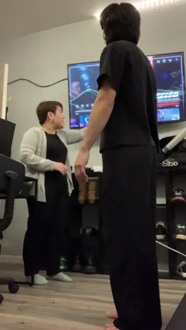 tập nhảy mà bị ăn đòn #fyp #foryoupage #vietnam #vietnamese #saigon #hanoi #comedy #funny #dance #vinahouse #california 