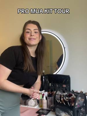 A tour of my kit! Absolutely love all of these products! Can you tell I am obsessed with @makeupbymario 😍 #makeupartist #makeupkit #makeupproducts #nz #mua 