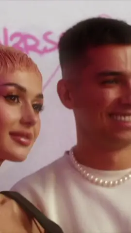 Bardzo dziekuje 💖  @Friz  Dziś o 18 premiera singla „NIE WYPADA”, a o północy premiera PŁYTY WERSOW STORE 🫶🏻  Nie mogę się doczekać! 🎶