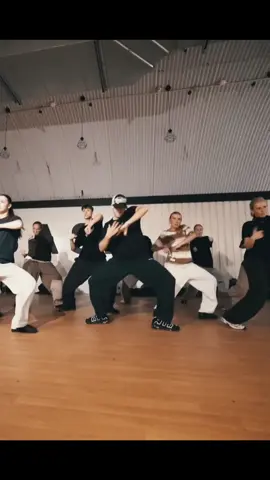 When in London🕺🏼 Chroreo by Jaron Johnson #jaronjohnsonchoreography #concëpt #dance #london #base 