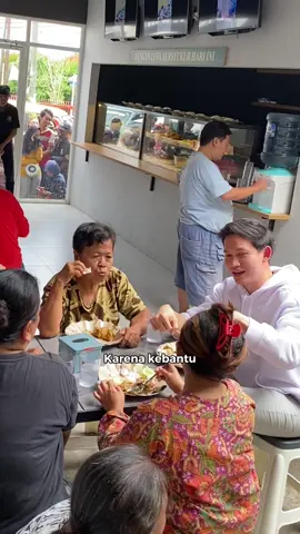 memang bener ga perlu jadi kaya untuk lu bisa bantu banyak orang
