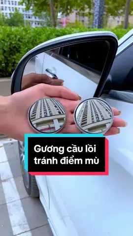 Chiếc gương cầu lồi nhỏ này là bản hít kính rất chắc chắn, giúp tránh điểm mù khi bạn lái xe. An toàn và tiện lợi