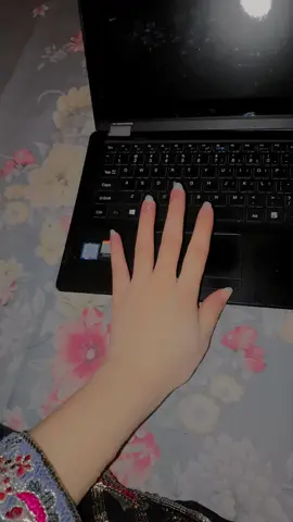 𝘢𝘸𝘪𝘯 𝘵𝘪𝘮𝘦𝘱𝘢𝘴/:>___😒🤝#Vampire🖤 #foryou #viral #trending #fypシ #handvideOZz #attitudegirl #🖤🔥 