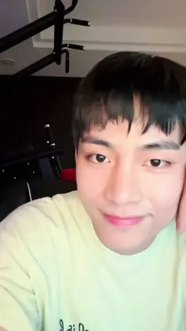 Senyumnya jangan manis” makin ga rela tau ditinggal😭 #taehyung 