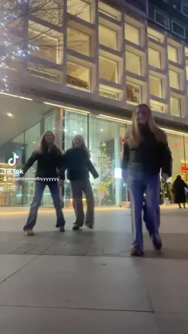 Har du været i London før? 🇬🇧🪩 #london2023 #beatjumpilondon #afterdinnerdance #teacherandstudents❤️ #viral #fyp 